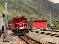 06.08.2019 MGB SACE Zug beim Lokomotivenwechsel im Bahnhof Realp