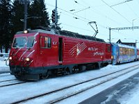 07.01.2018 MGB HGe 4/4 107 mit Regionalzug nach DIsentis im Bahnhof Andermatt