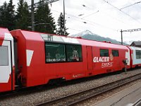 27.06.2015 MGB WRp 3833 Glacier Express Speisewagen mit Werbung Bündner Wochen in Andermatt