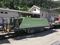 17.06.2018 MGB Fd 4853s Schotterwagen im Bahnhof Oberwald