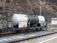 19.02.2016 MGB Uhk 4897 Kesselwagen im Güterterminal Bockbart in Visp