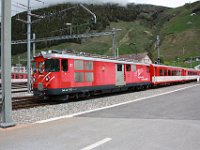 30.05.2016 MGB Pendelzug Richting Disentis bei der Abfahrt in Andermatt