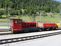 13.09.2019 MGB Tm 2/2 73 und Schneepflug X4902 auf dem Weg nach Brig im Bahnhof Oberwald