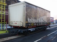 30.12.2016 MGB Lbv 2637 Containerwagen im Güterterminal Bockbart in Visp