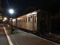 04.05.2017 Sarganska osmica Bahnhof Mokra Gora bei Nacht